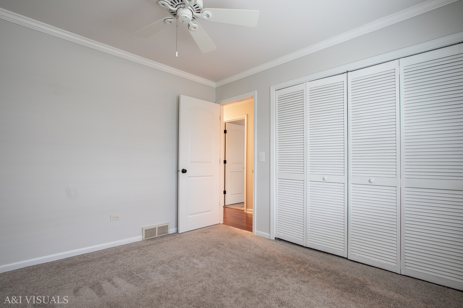 1015 Bowie Drive, Carol Stream, IL 60188