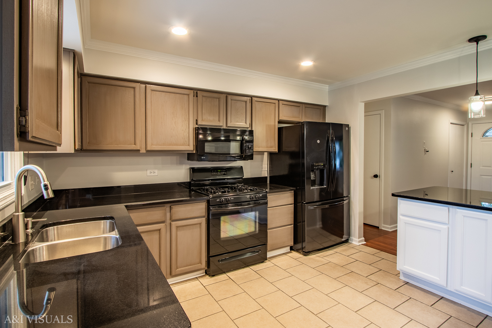 1015 Bowie Drive, Carol Stream, IL 60188