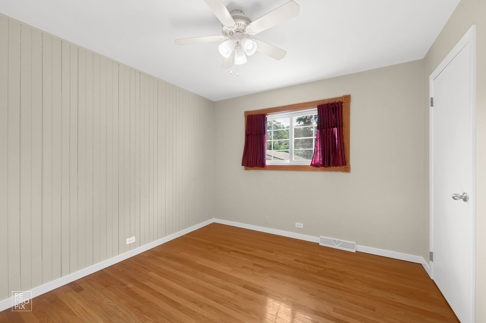 738 N HICKORY Avenue, Arlington Heights, IL 60004