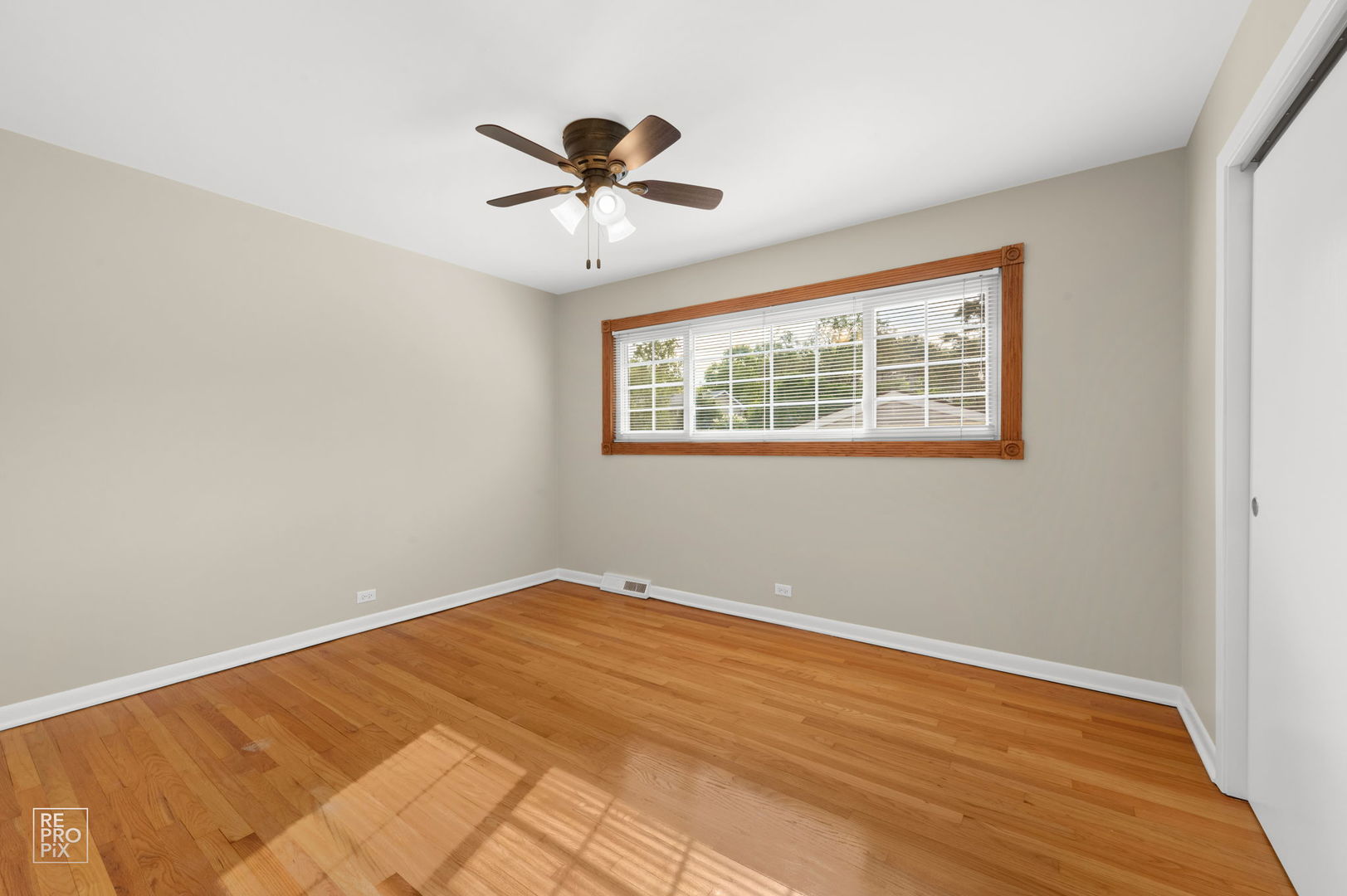 738 N HICKORY Avenue, Arlington Heights, IL 60004
