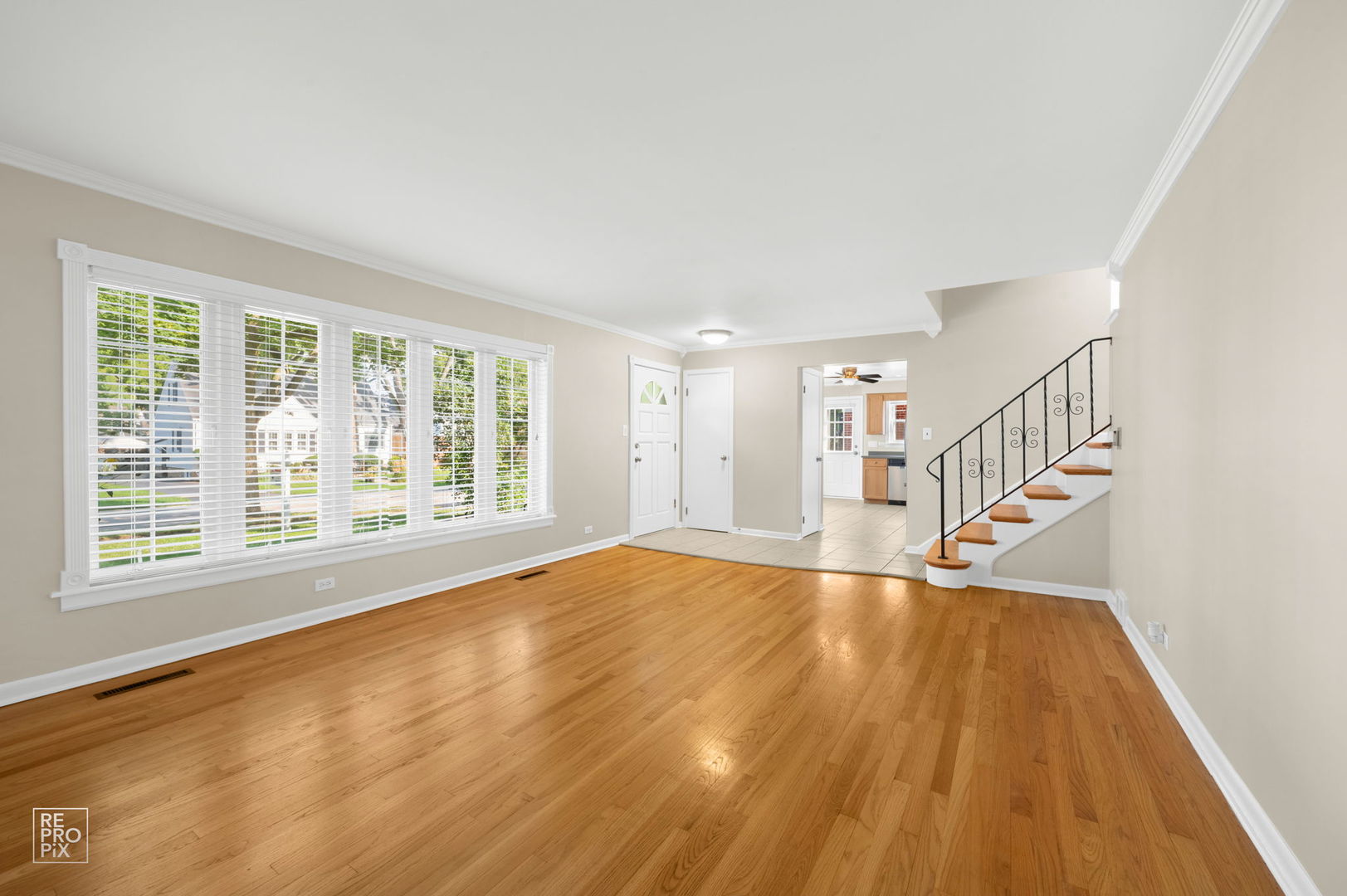 738 N HICKORY Avenue, Arlington Heights, IL 60004