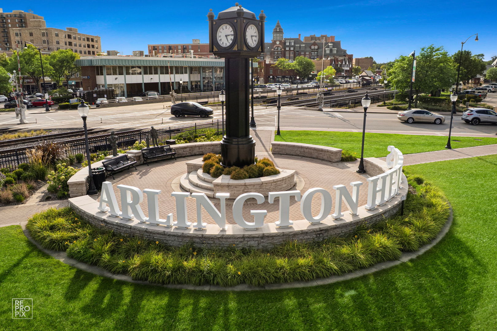 738 N HICKORY Avenue, Arlington Heights, IL 60004