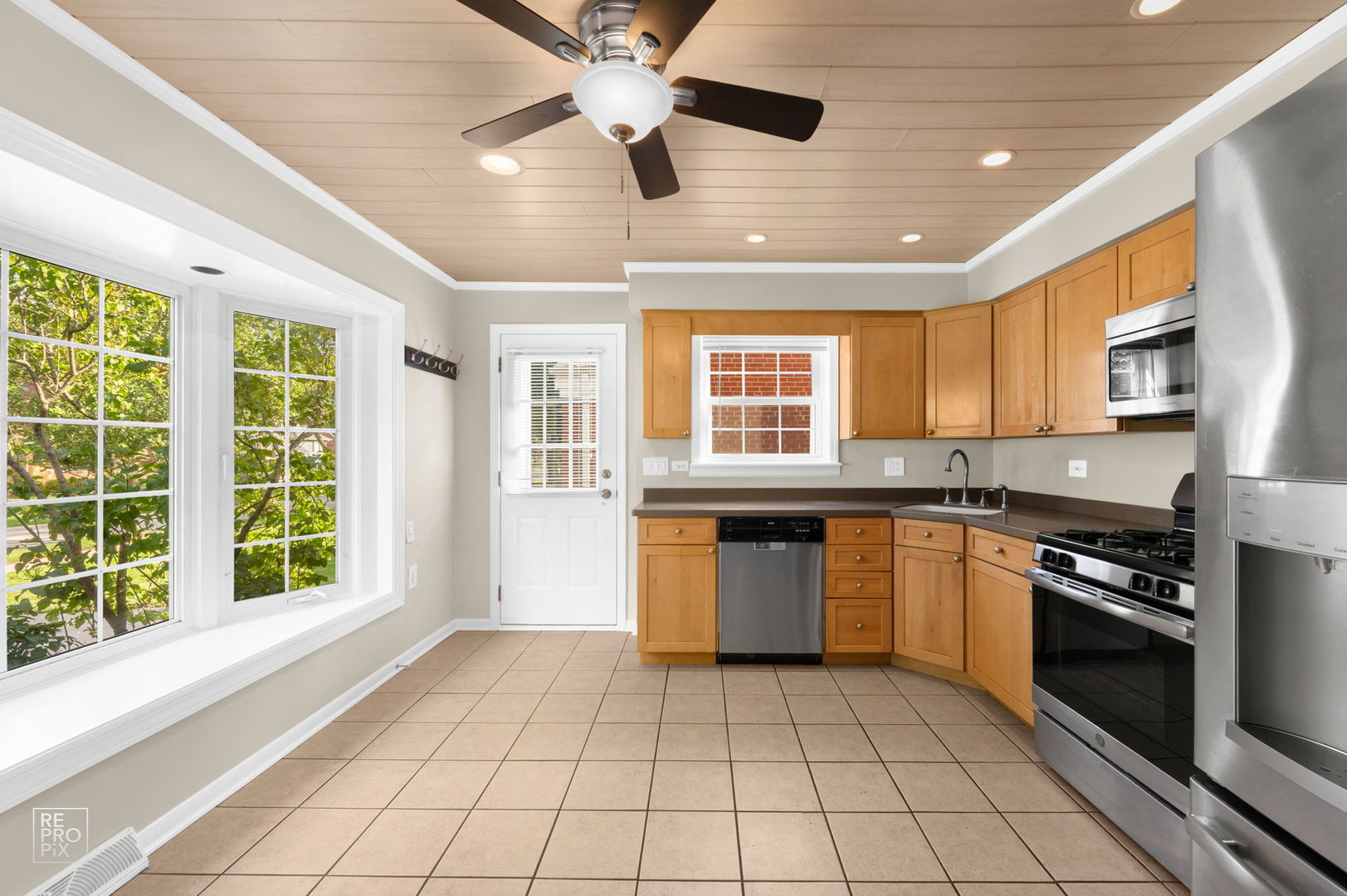 738 N HICKORY Avenue, Arlington Heights, IL 60004