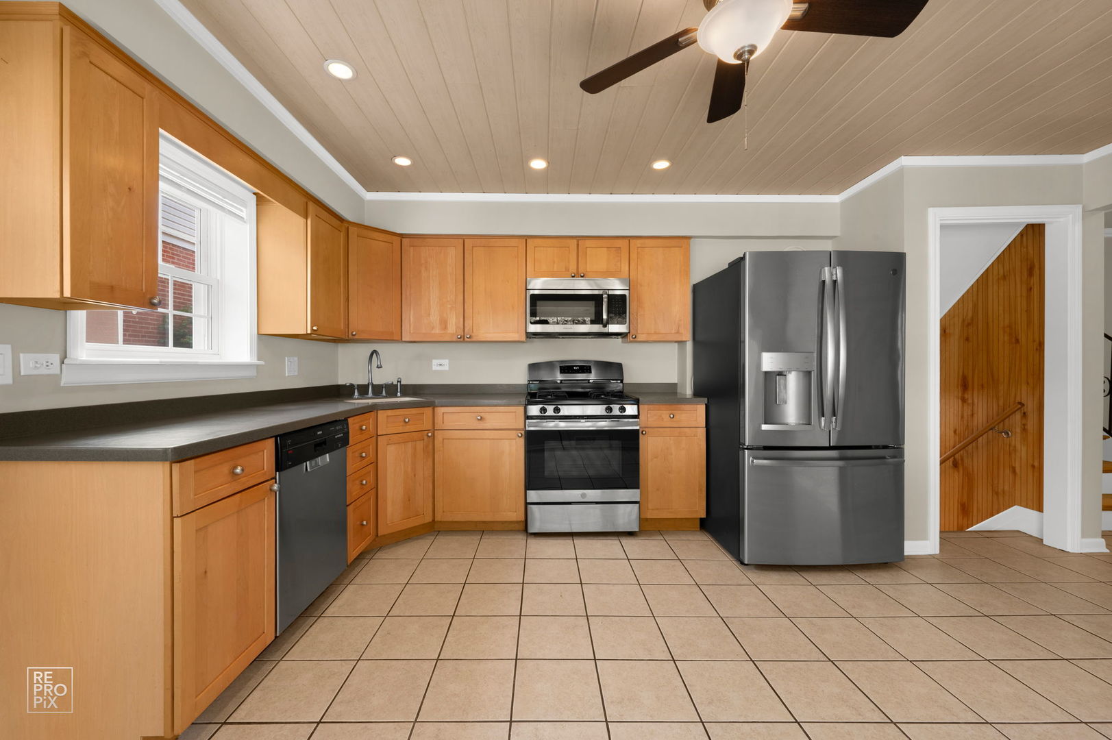 738 N HICKORY Avenue, Arlington Heights, IL 60004