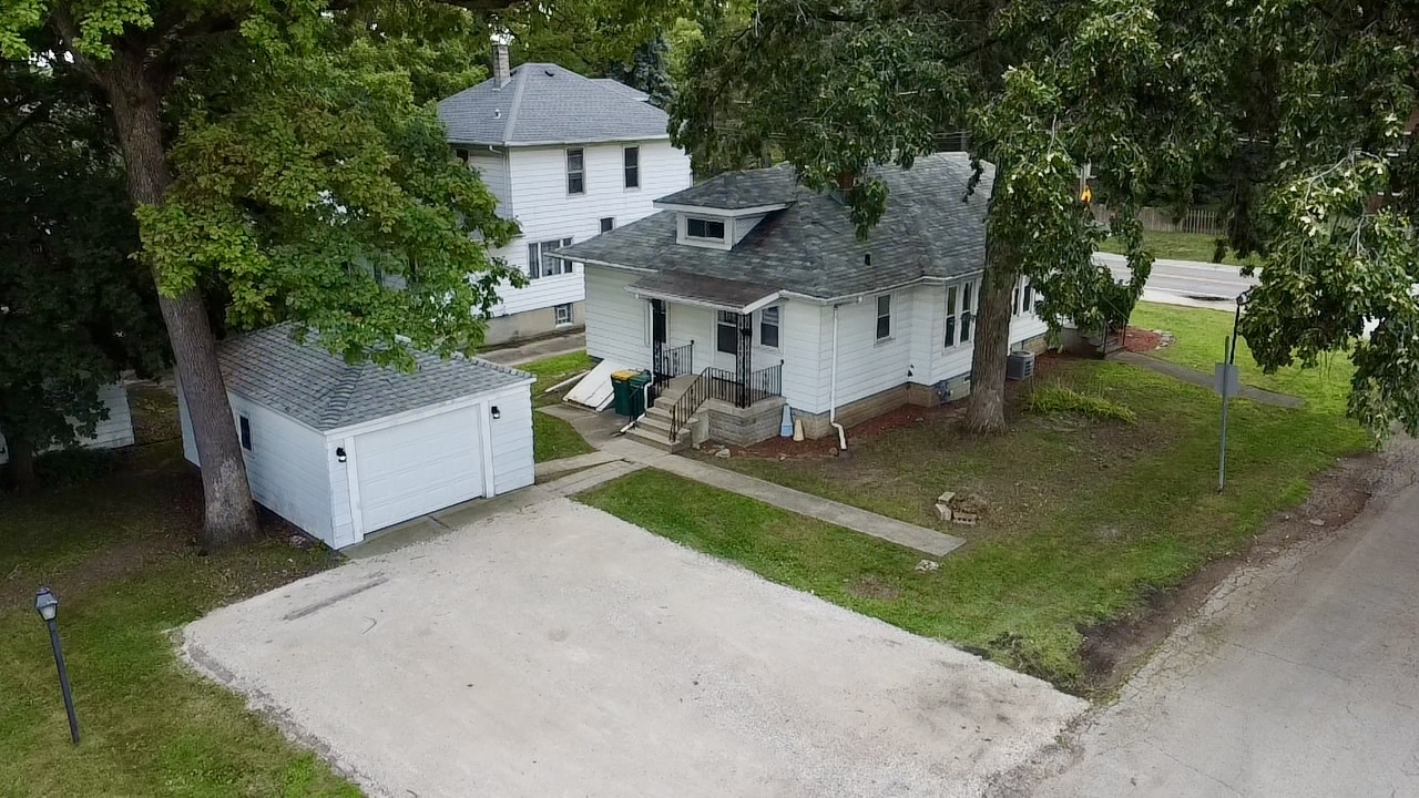 1100 Richards Street, Joliet, IL 60433