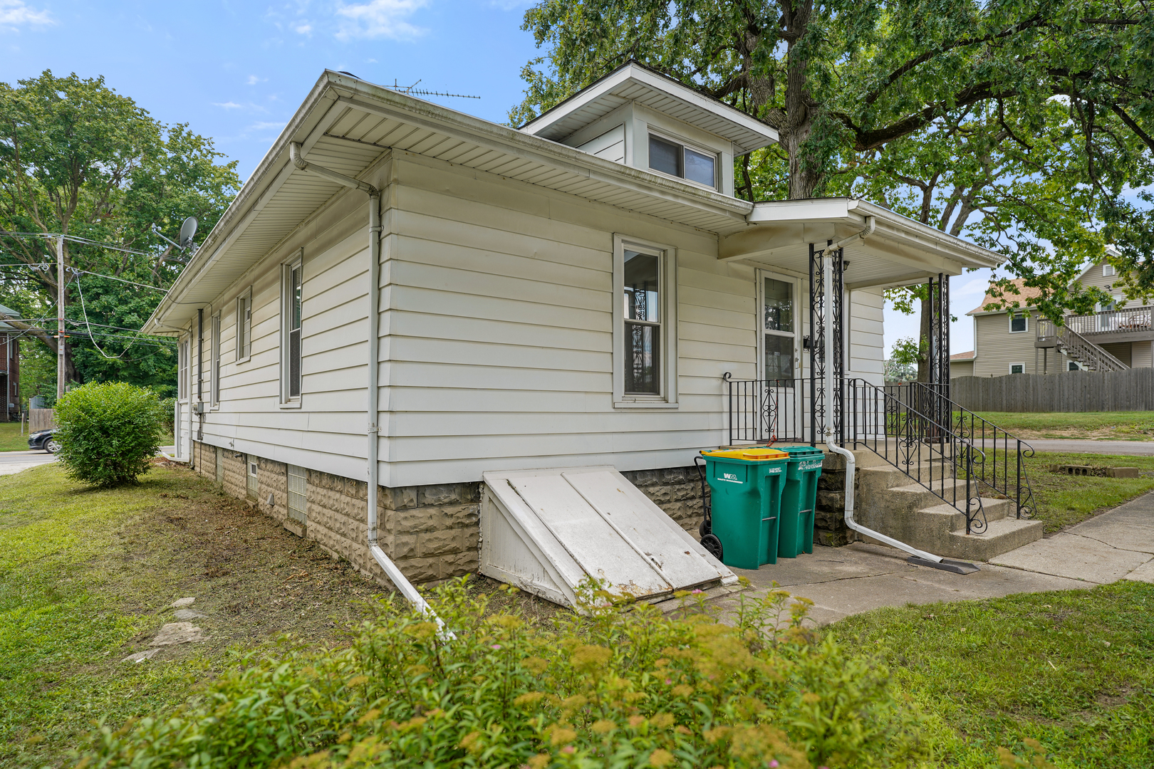 1100 Richards Street, Joliet, IL 60433