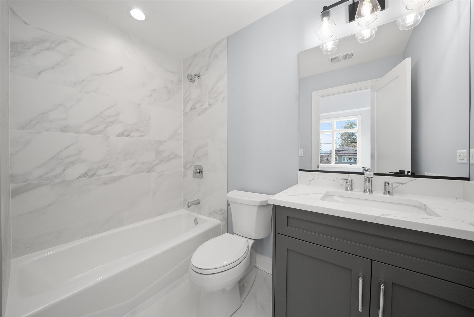 622 S Euclid Avenue, Elmhurst, IL 60126