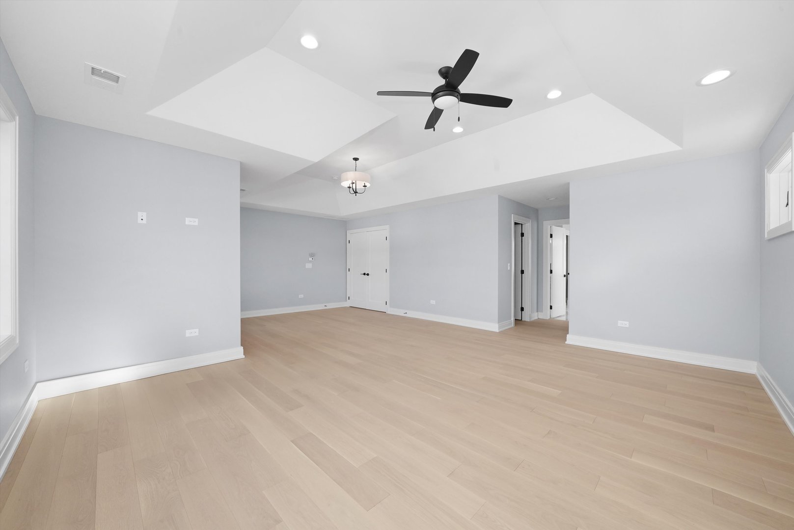 622 S Euclid Avenue, Elmhurst, IL 60126