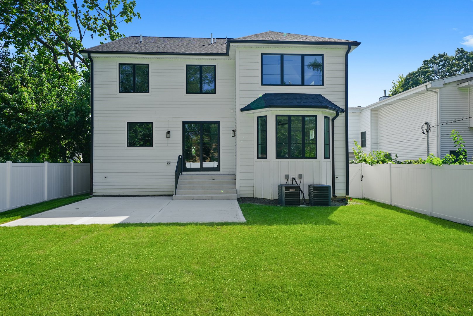 622 S Euclid Avenue, Elmhurst, IL 60126