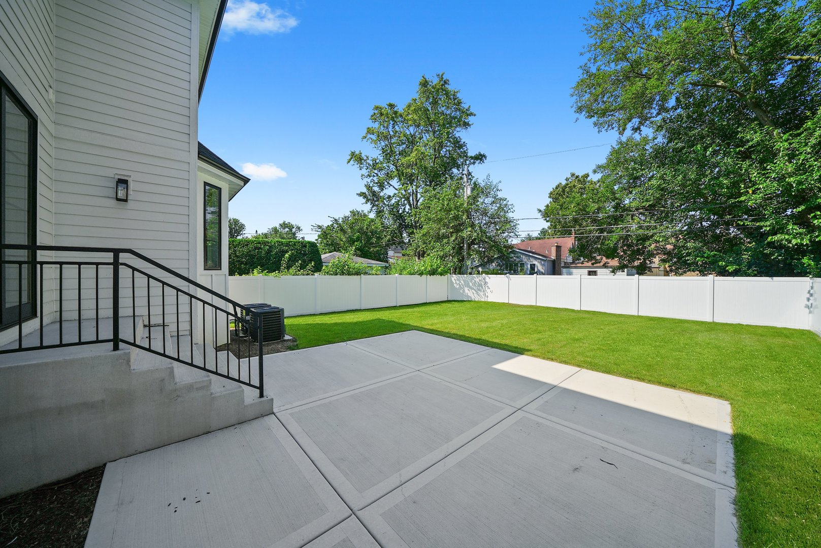 622 S Euclid Avenue, Elmhurst, IL 60126