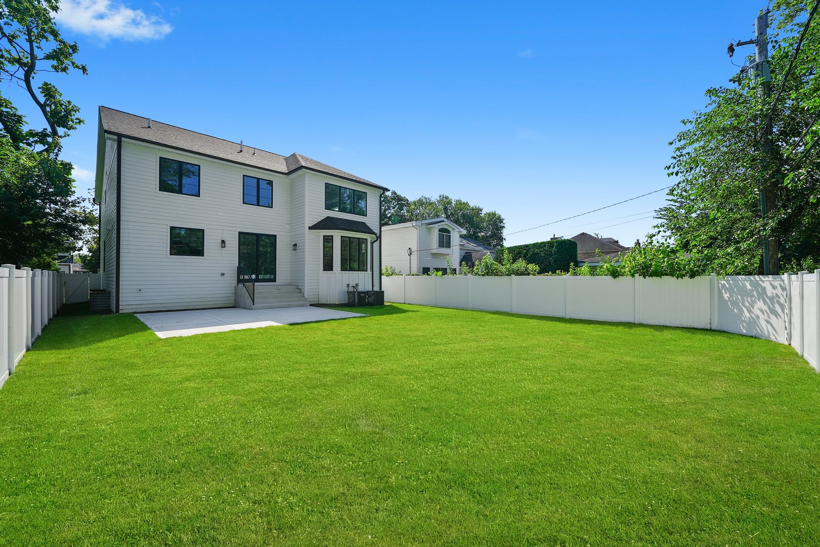 622 S Euclid Avenue, Elmhurst, IL 60126