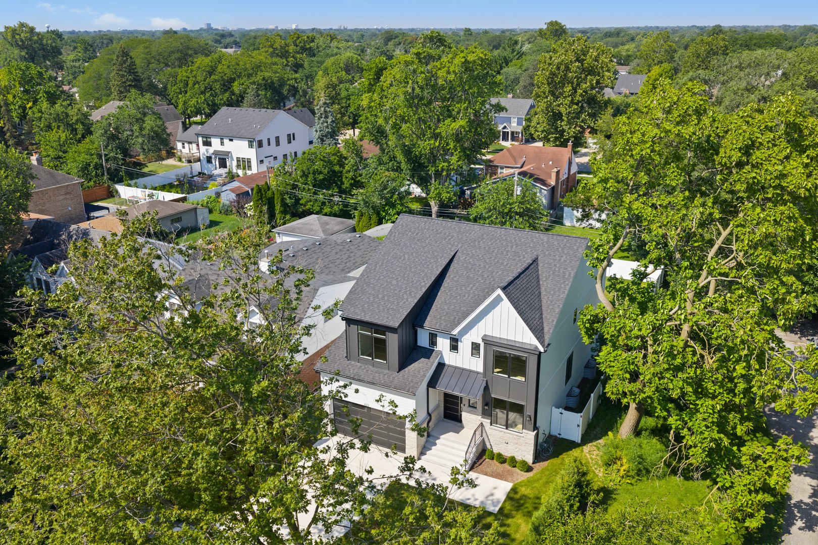 622 S Euclid Avenue, Elmhurst, IL 60126