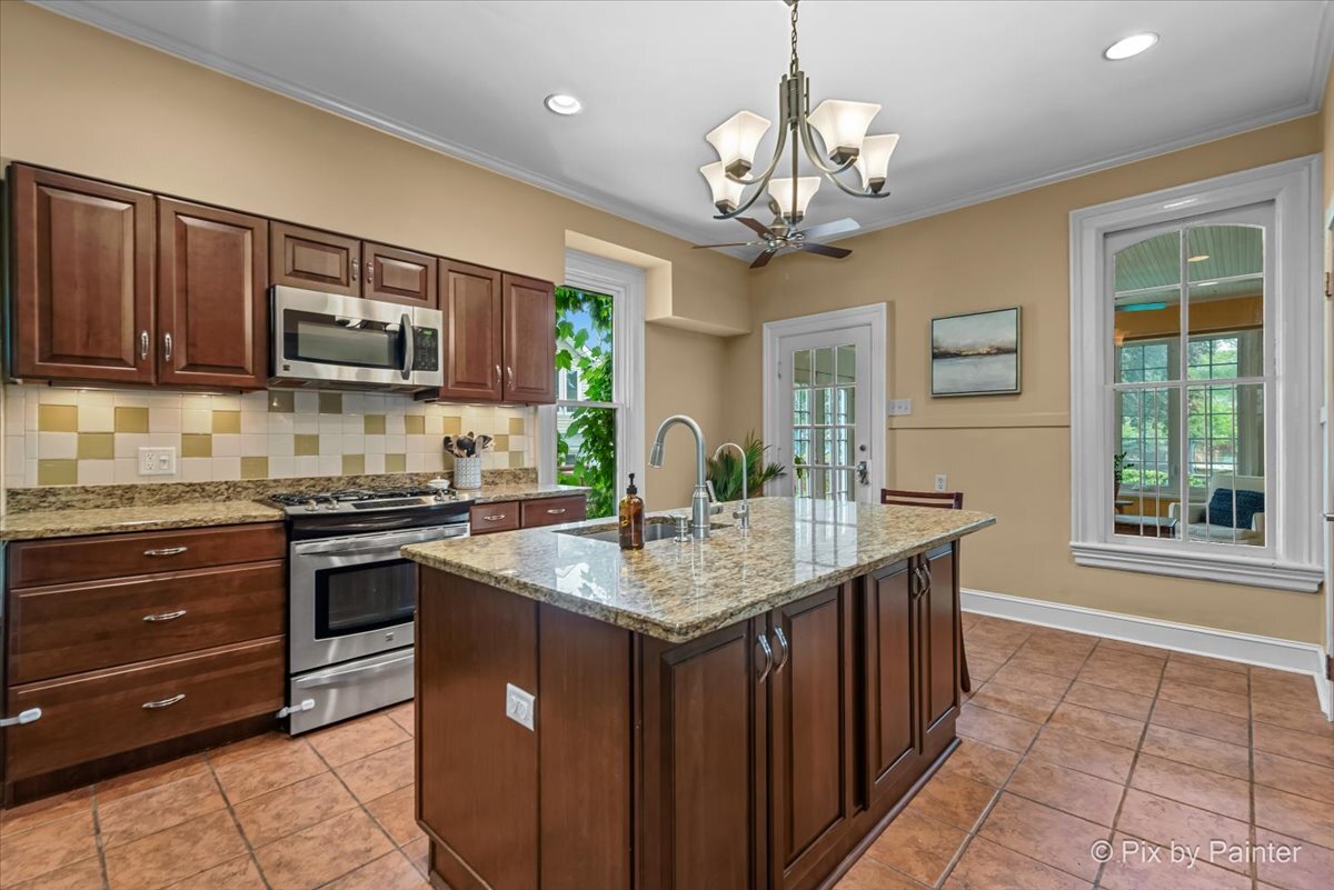 956 South Street, Elgin, IL 60123