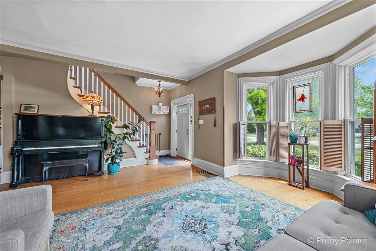 956 South Street, Elgin, IL 60123