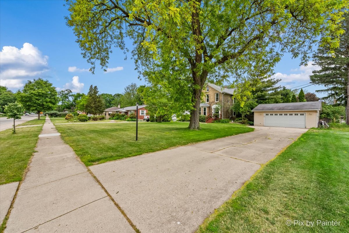 956 South Street, Elgin, IL 60123