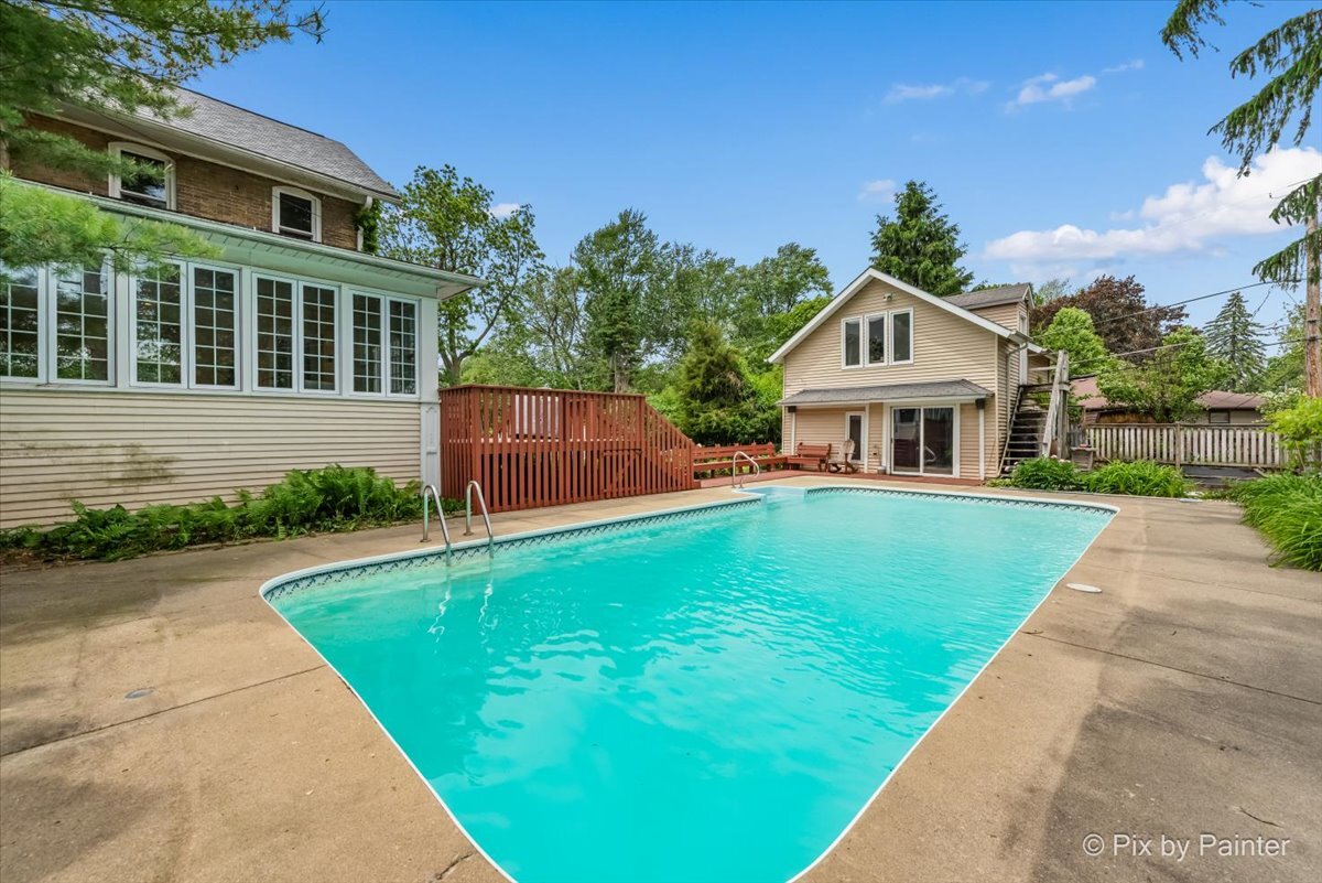 956 South Street, Elgin, IL 60123
