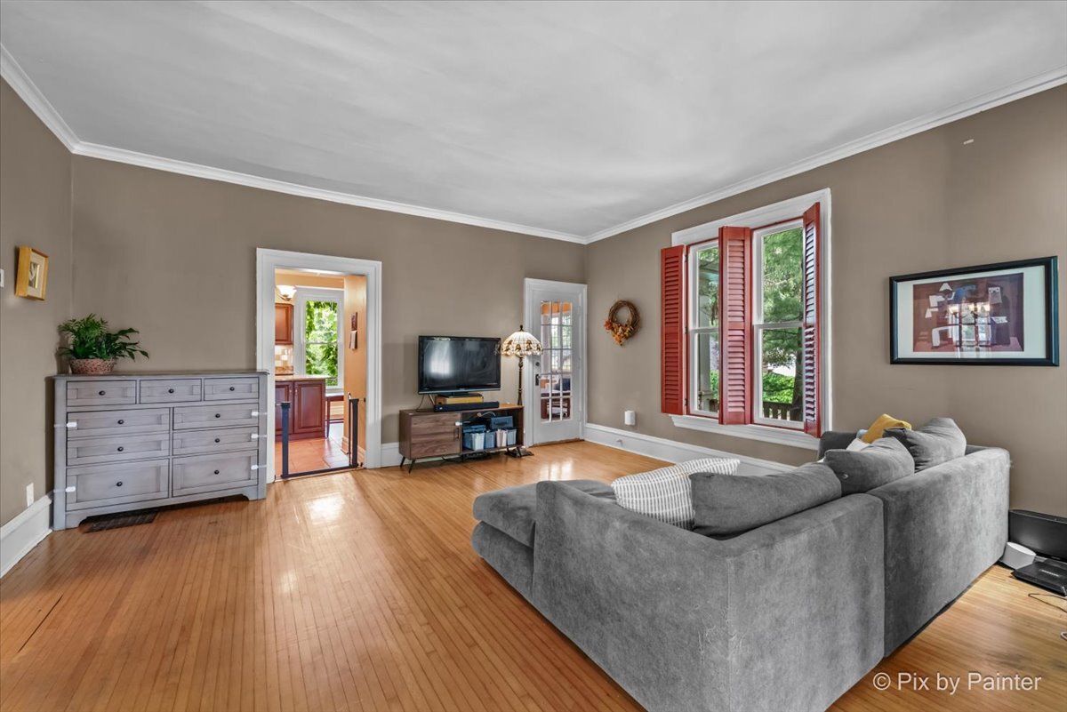 956 South Street, Elgin, IL 60123