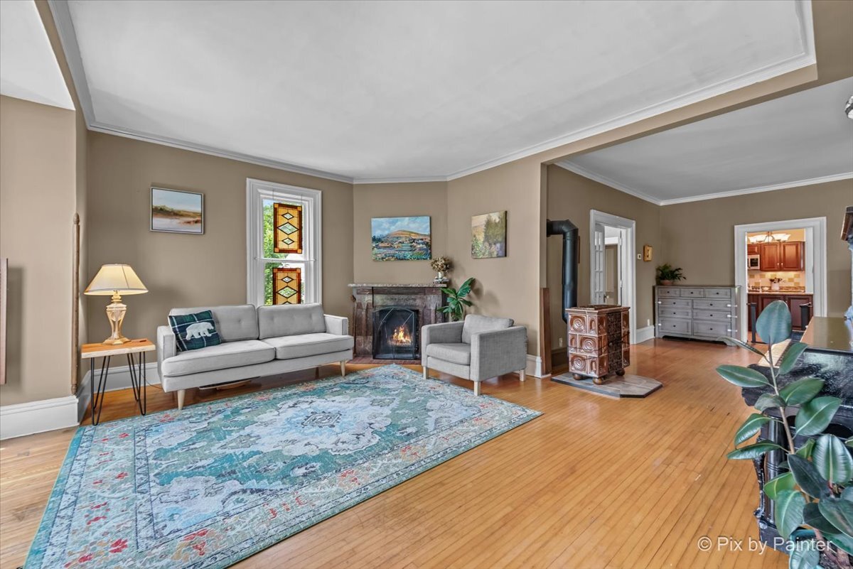 956 South Street, Elgin, IL 60123