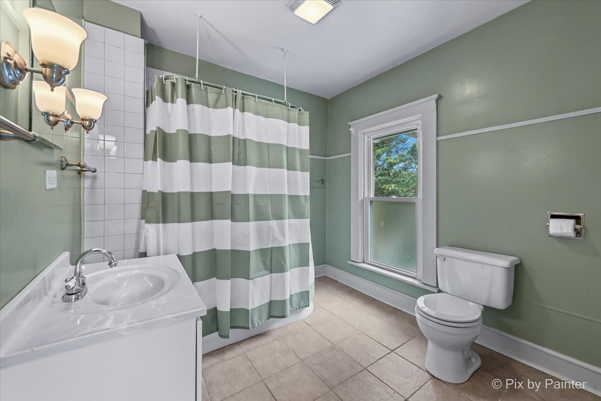 956 South Street, Elgin, IL 60123