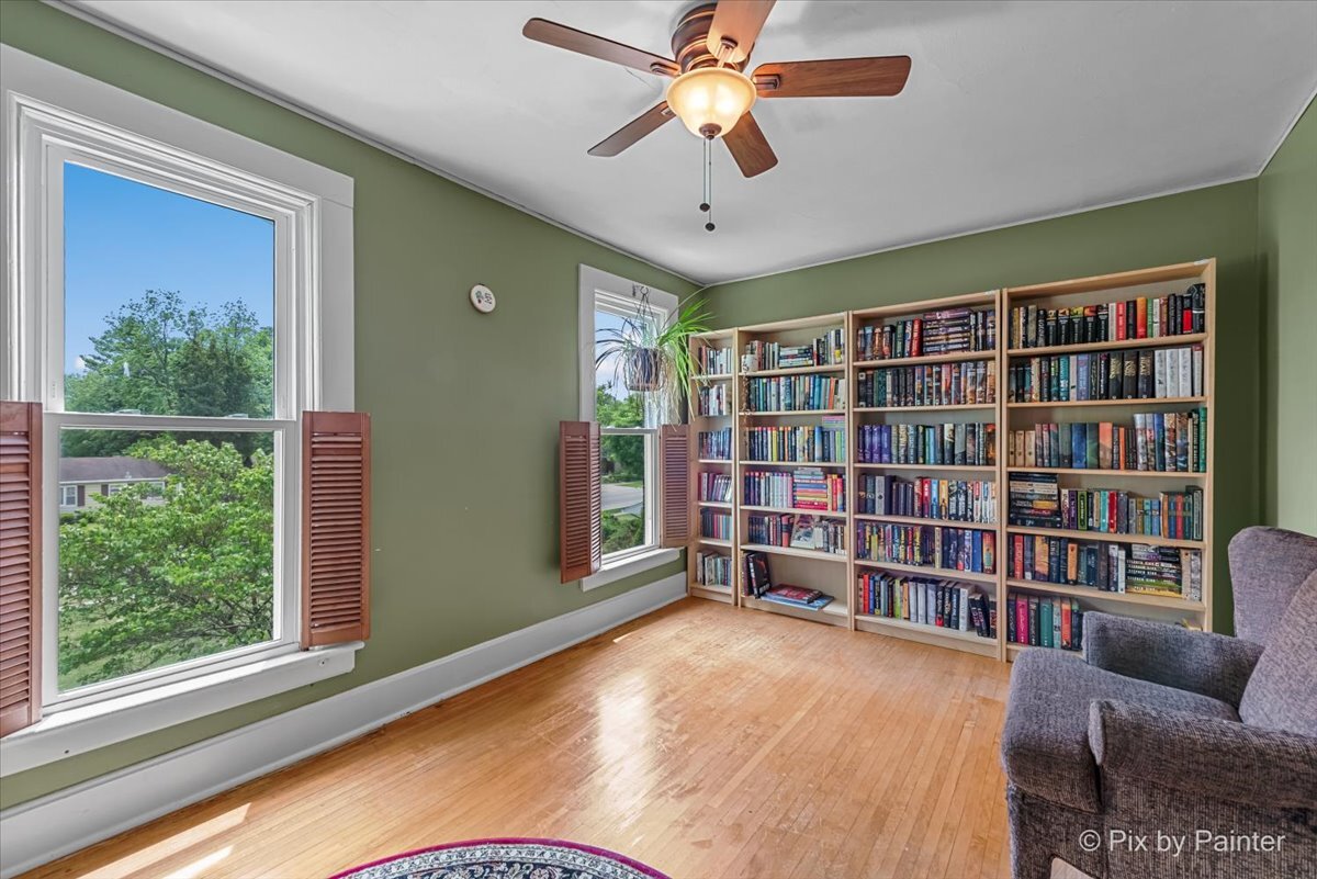 956 South Street, Elgin, IL 60123