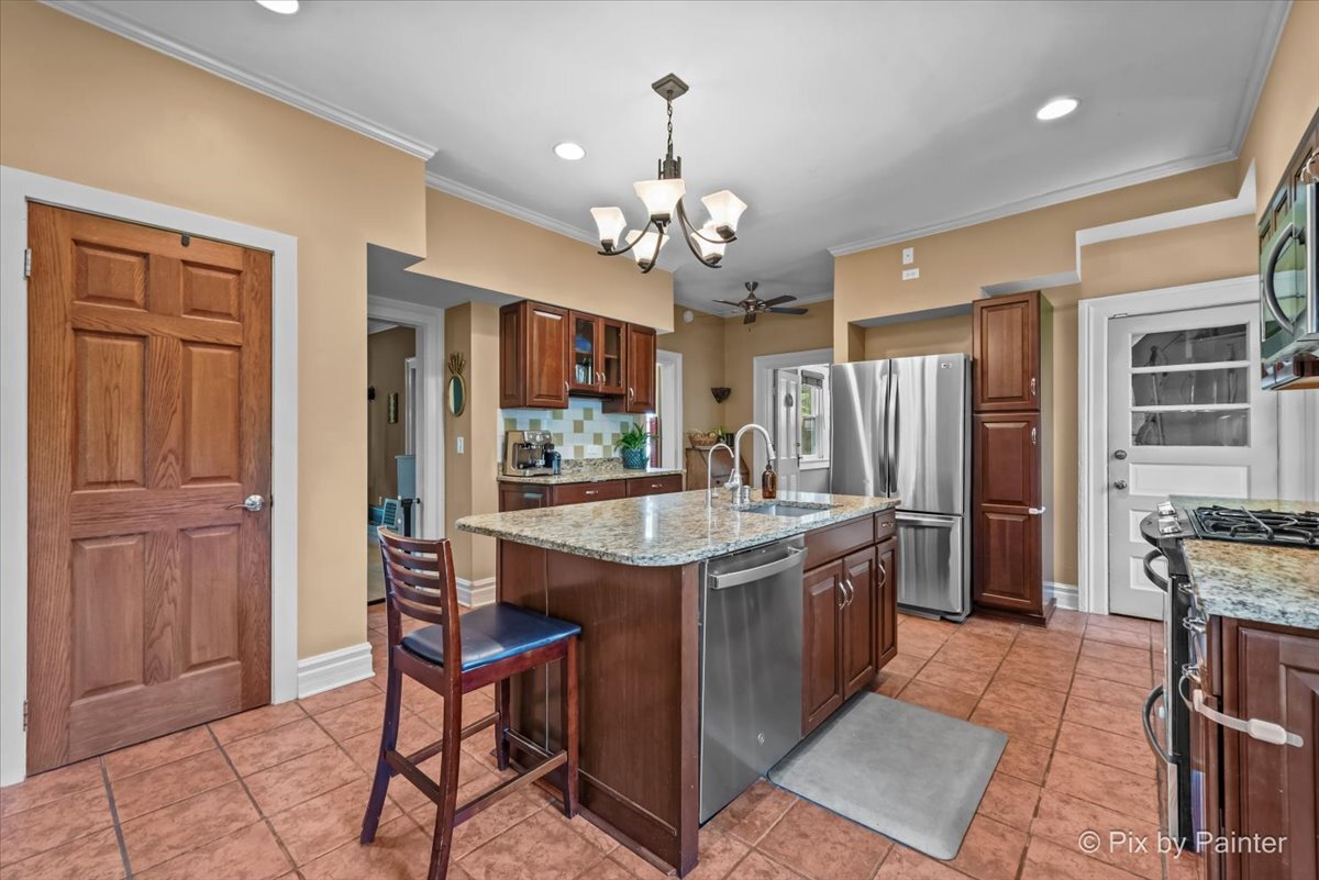 956 South Street, Elgin, IL 60123