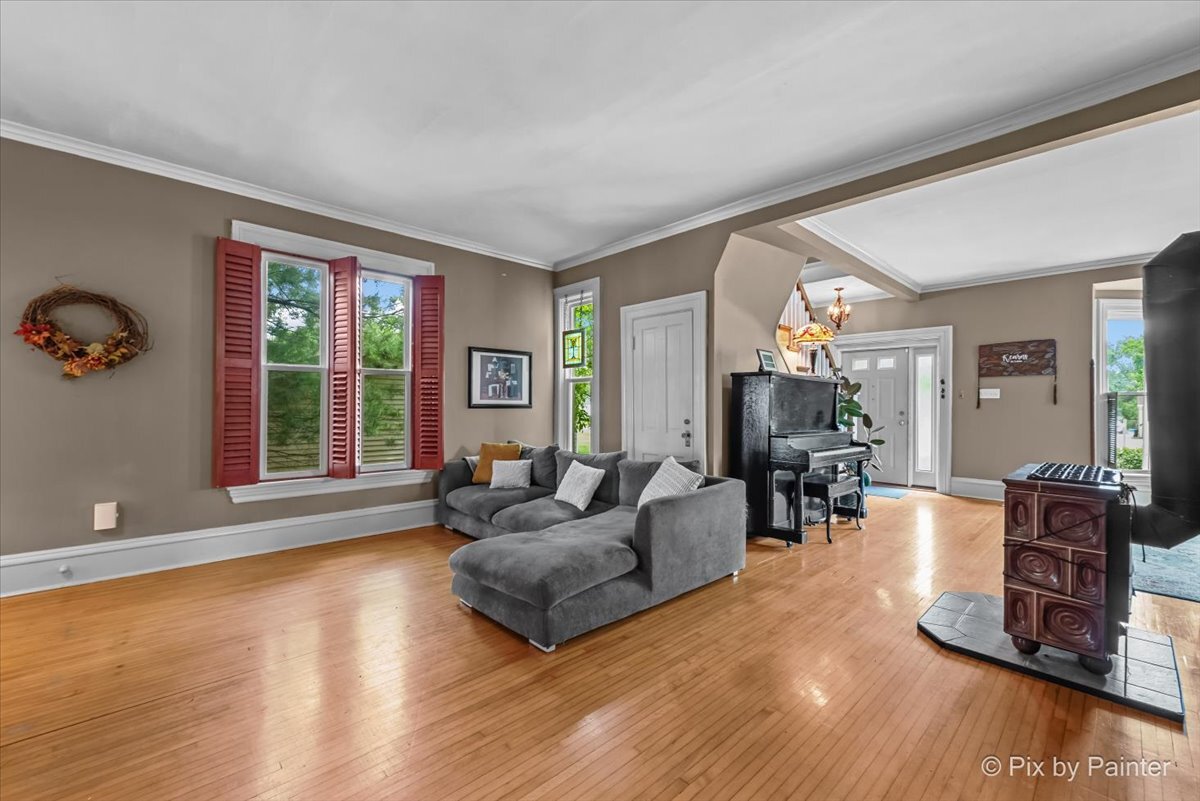 956 South Street, Elgin, IL 60123