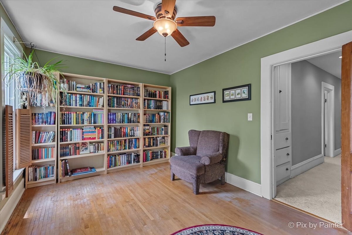 956 South Street, Elgin, IL 60123