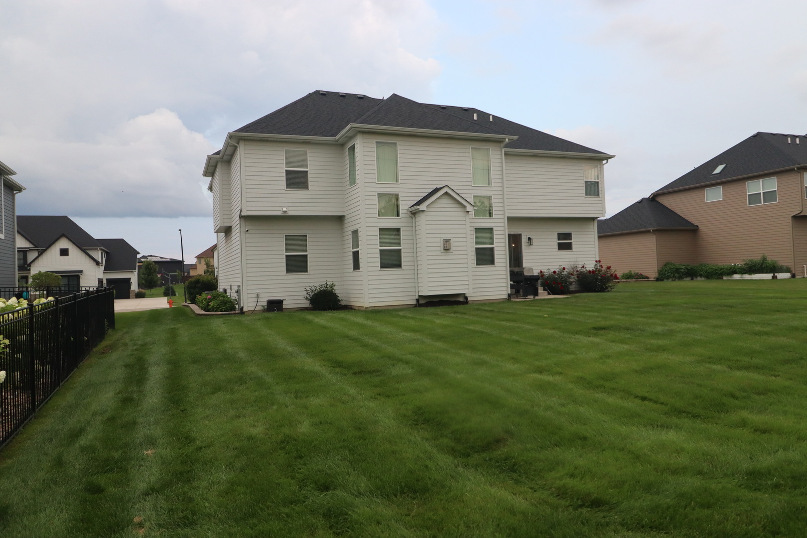 4215 Chinaberry Lane, Naperville, IL 60564