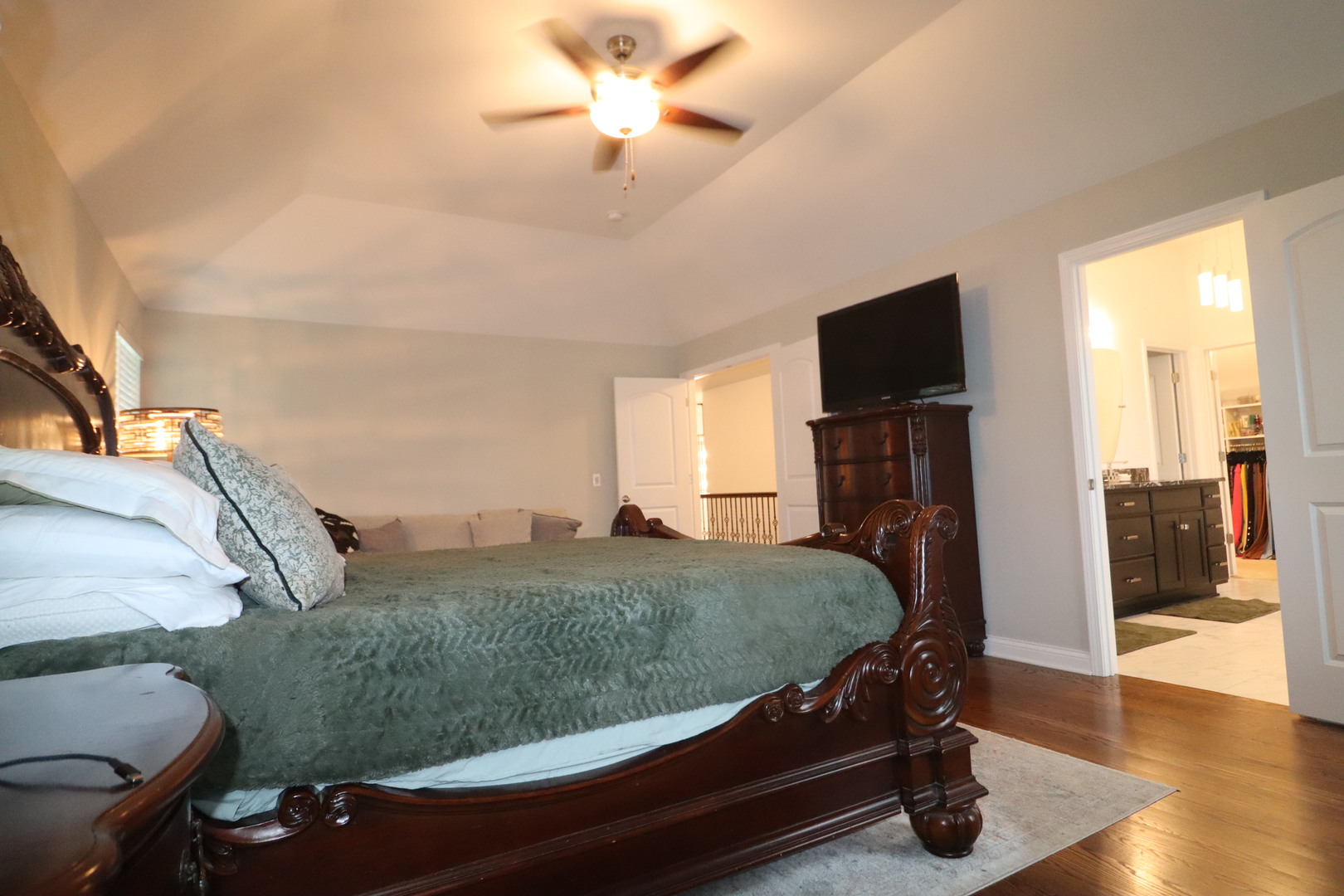 4215 Chinaberry Lane, Naperville, IL 60564
