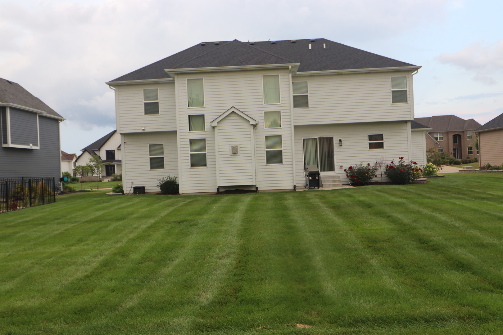 4215 Chinaberry Lane, Naperville, IL 60564