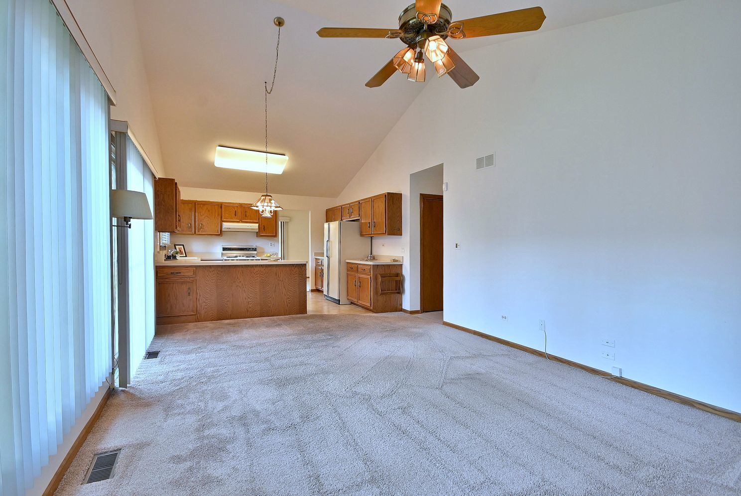 227 Royal Lane, Bloomingdale, IL 60108