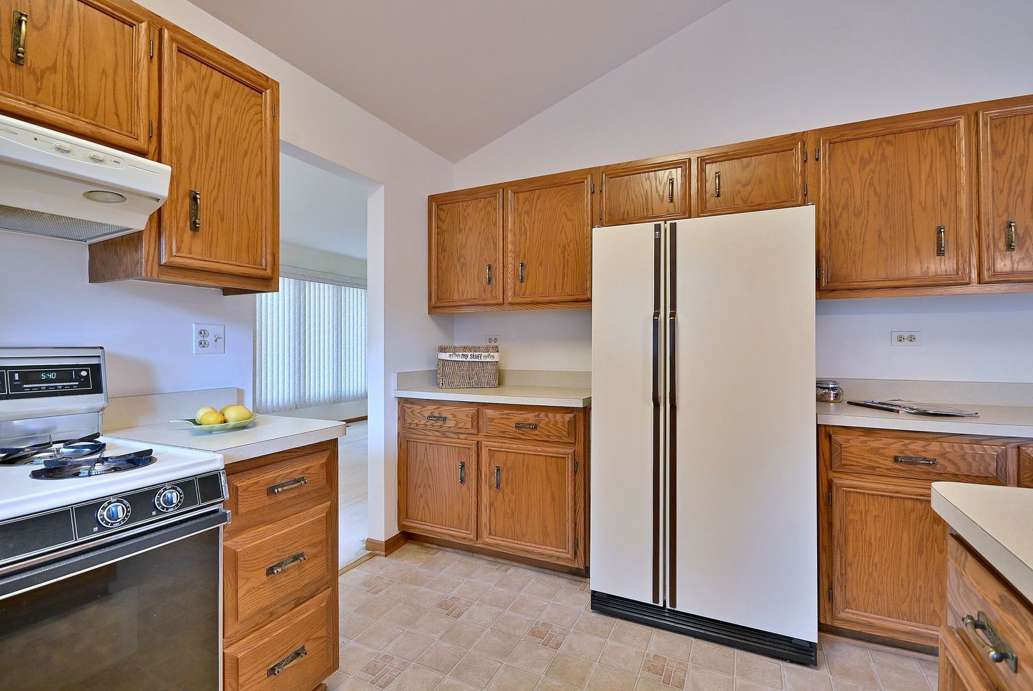227 Royal Lane, Bloomingdale, IL 60108
