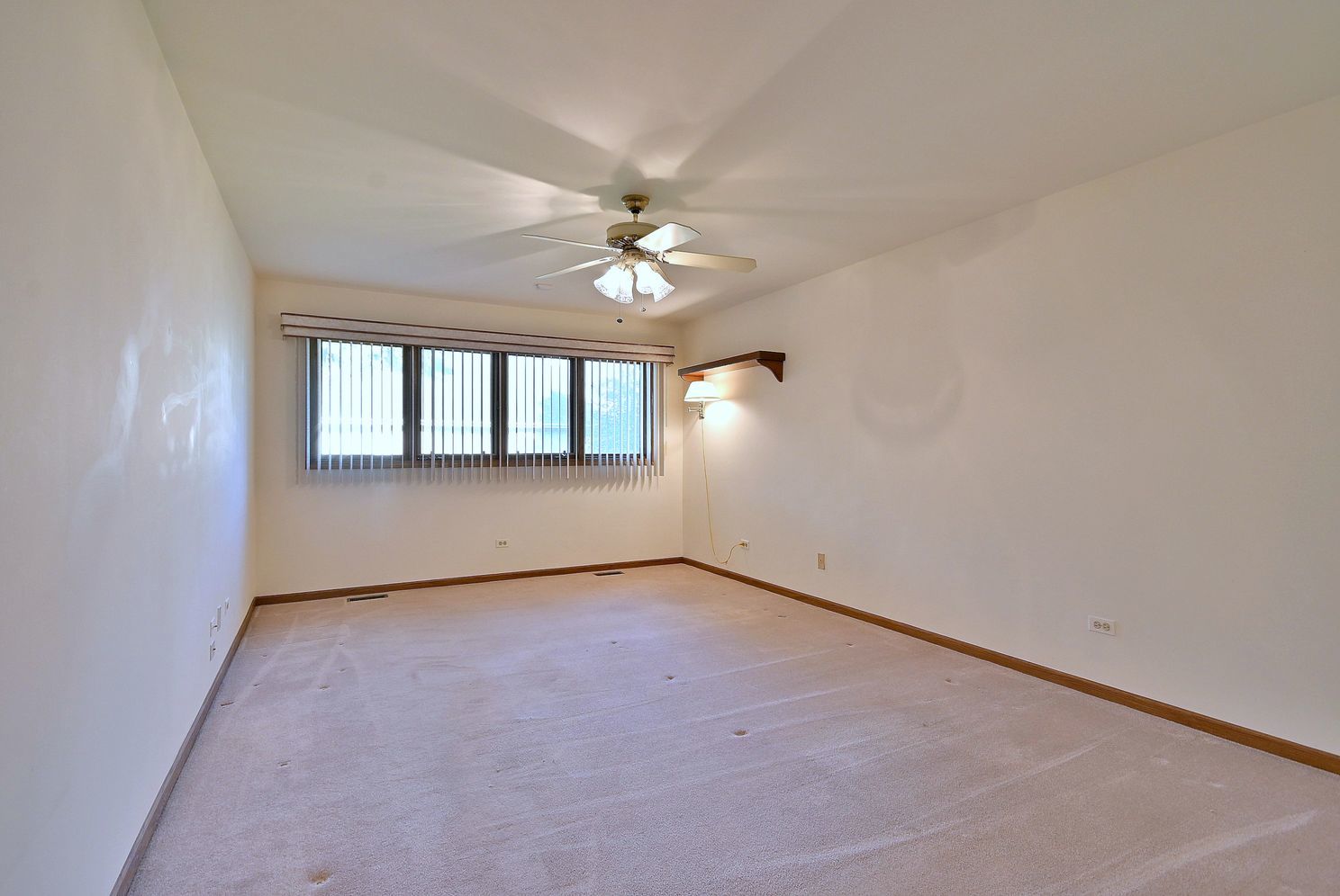 227 Royal Lane, Bloomingdale, IL 60108
