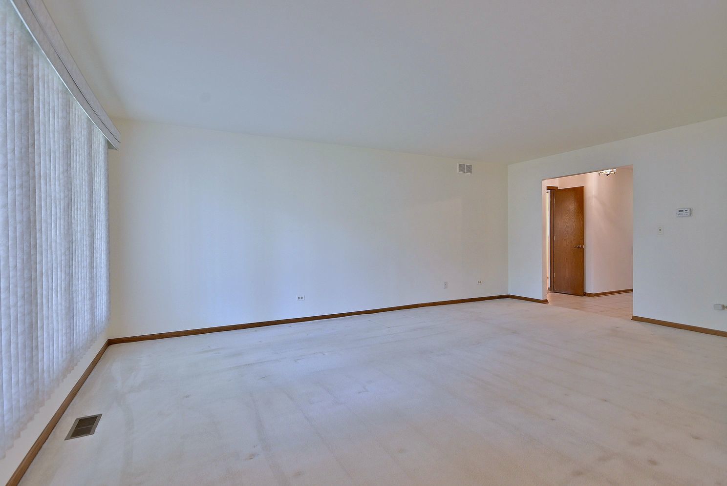 227 Royal Lane, Bloomingdale, IL 60108