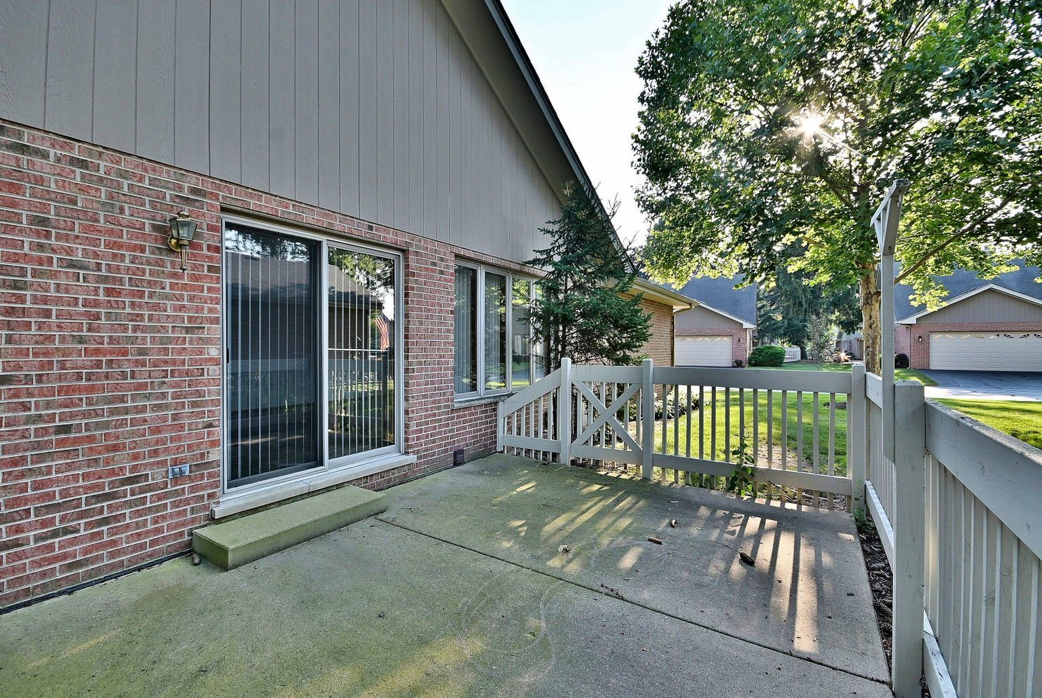 227 Royal Lane, Bloomingdale, IL 60108
