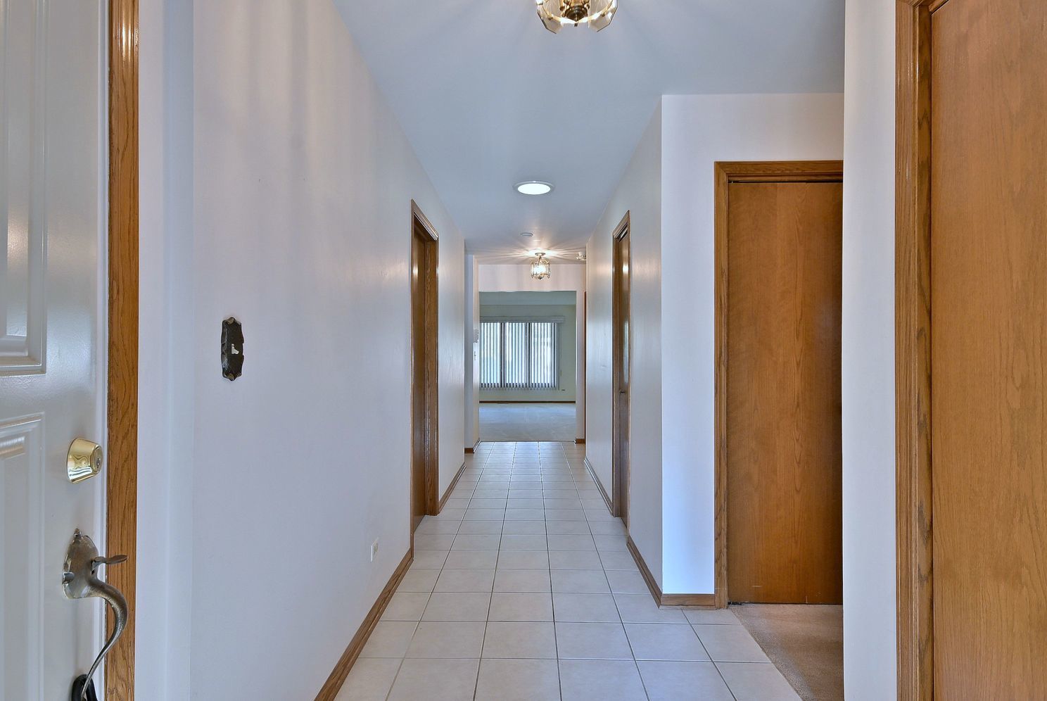 227 Royal Lane, Bloomingdale, IL 60108