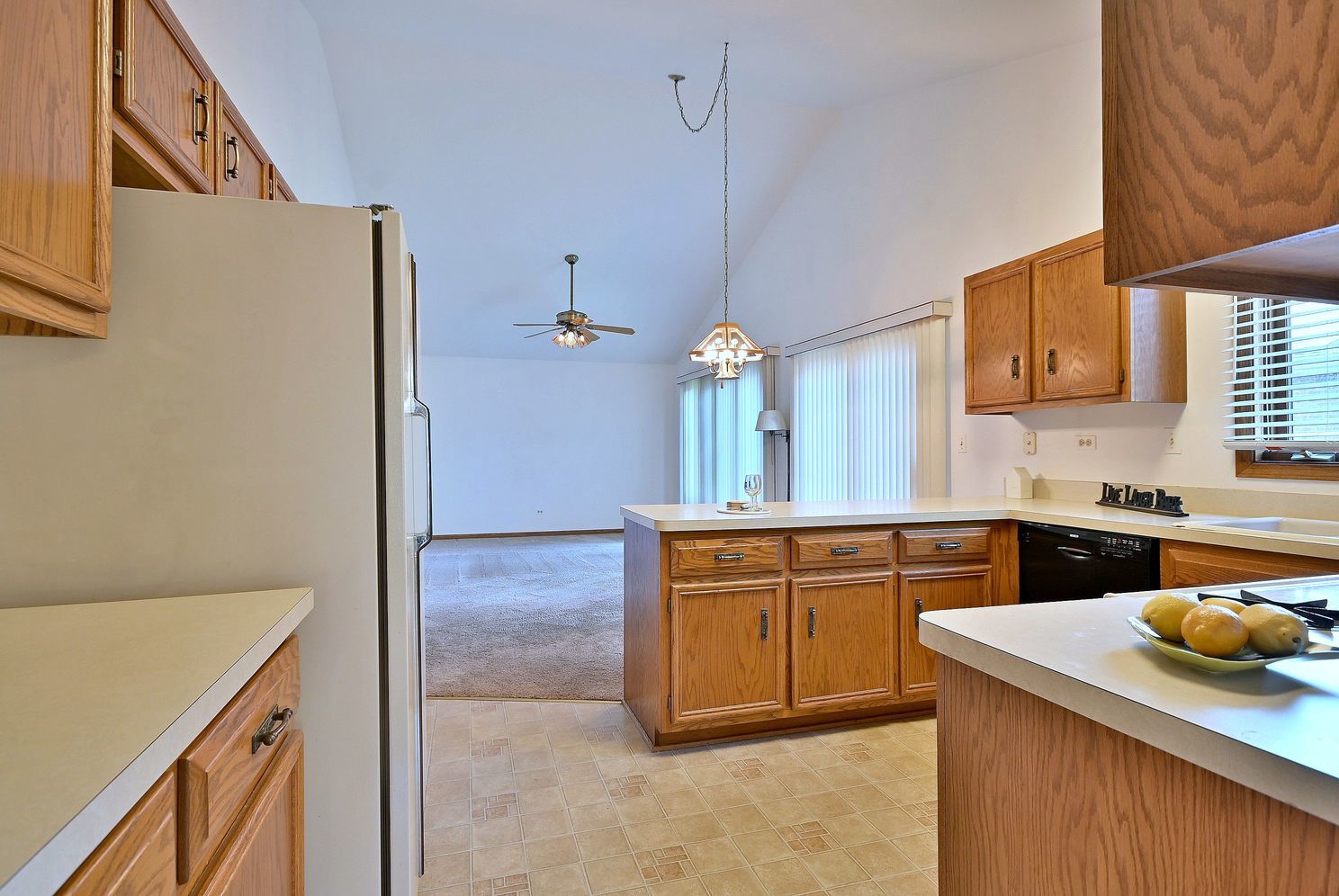 227 Royal Lane, Bloomingdale, IL 60108