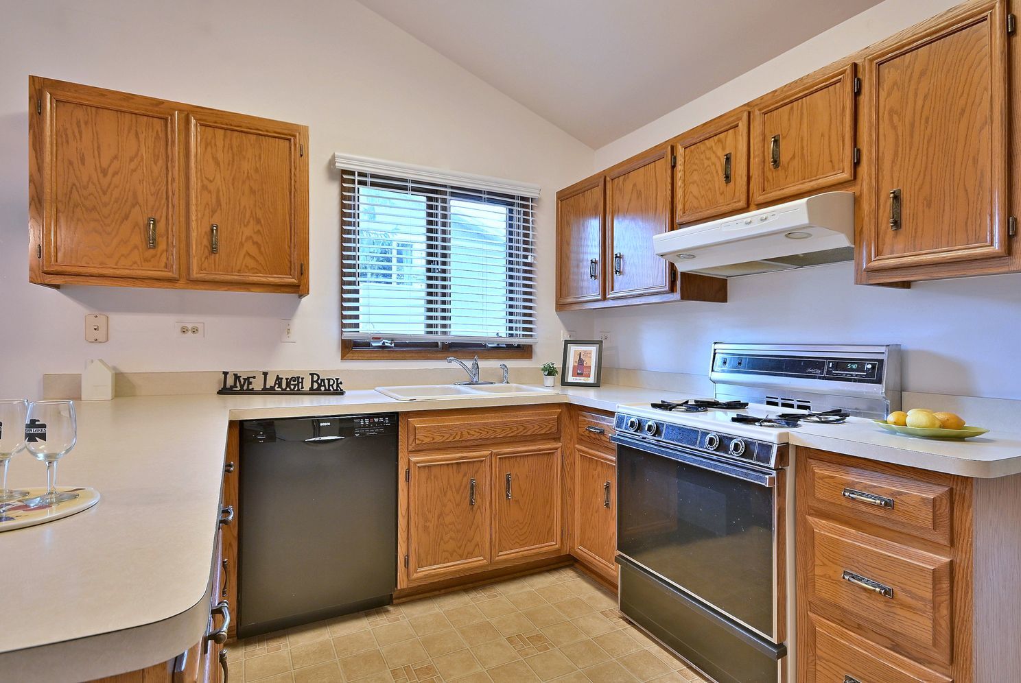 227 Royal Lane, Bloomingdale, IL 60108
