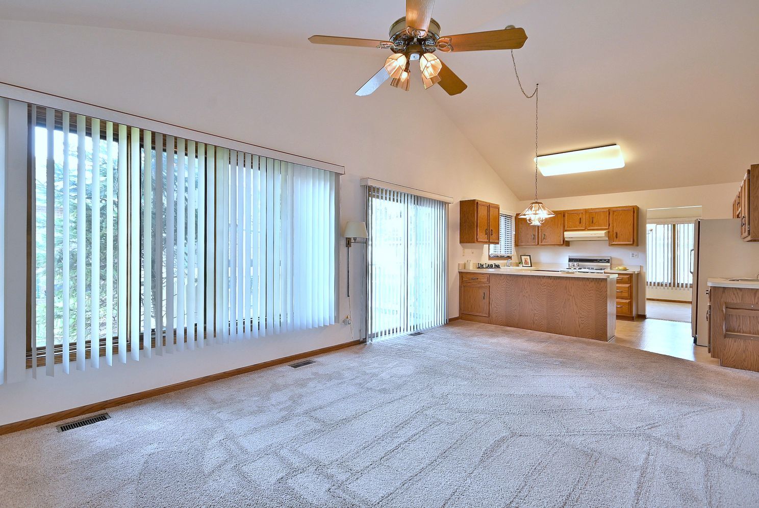 227 Royal Lane, Bloomingdale, IL 60108