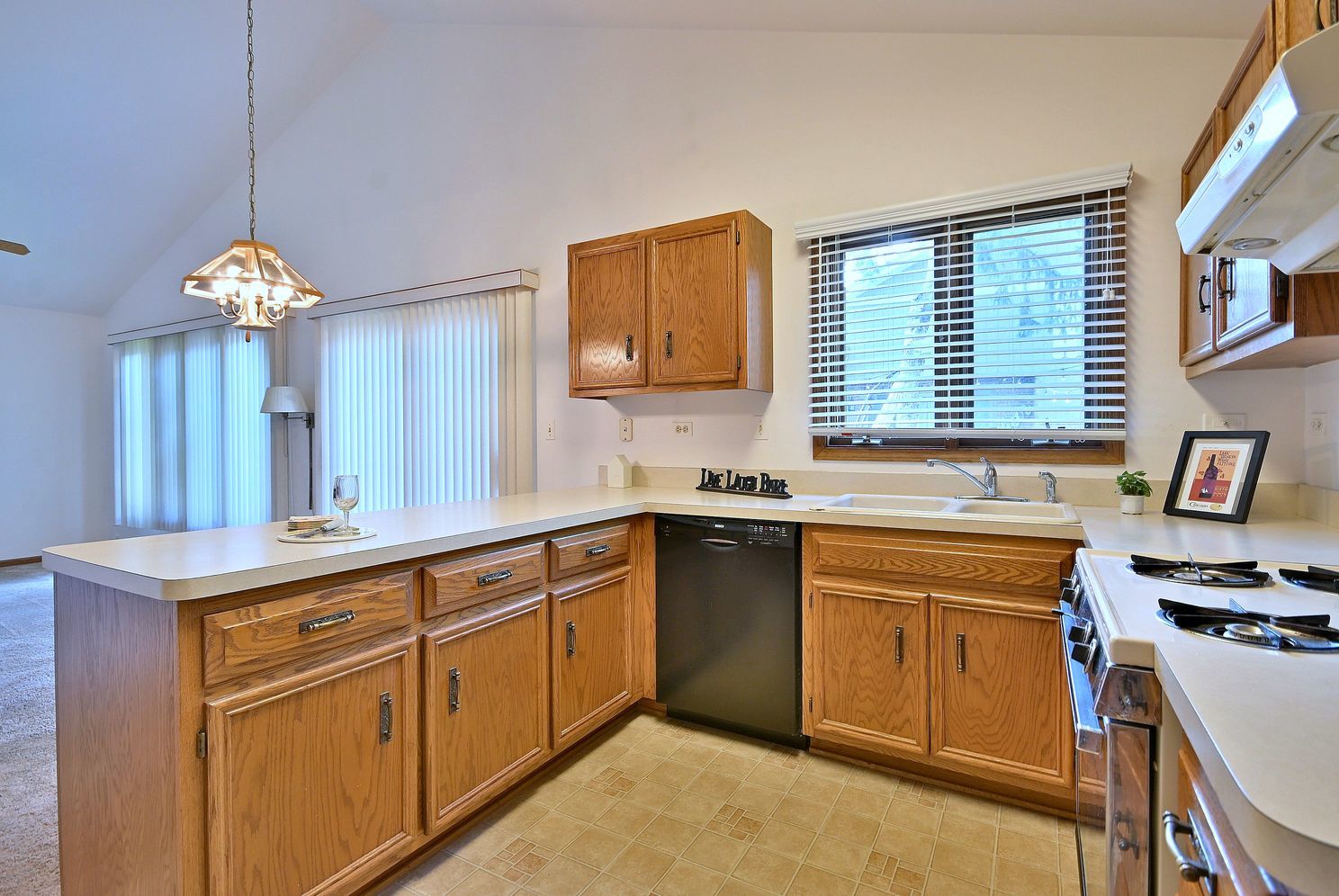 227 Royal Lane, Bloomingdale, IL 60108