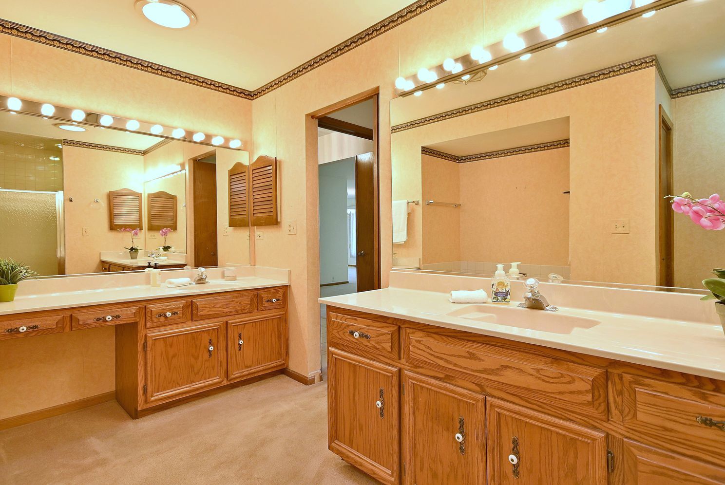 227 Royal Lane, Bloomingdale, IL 60108