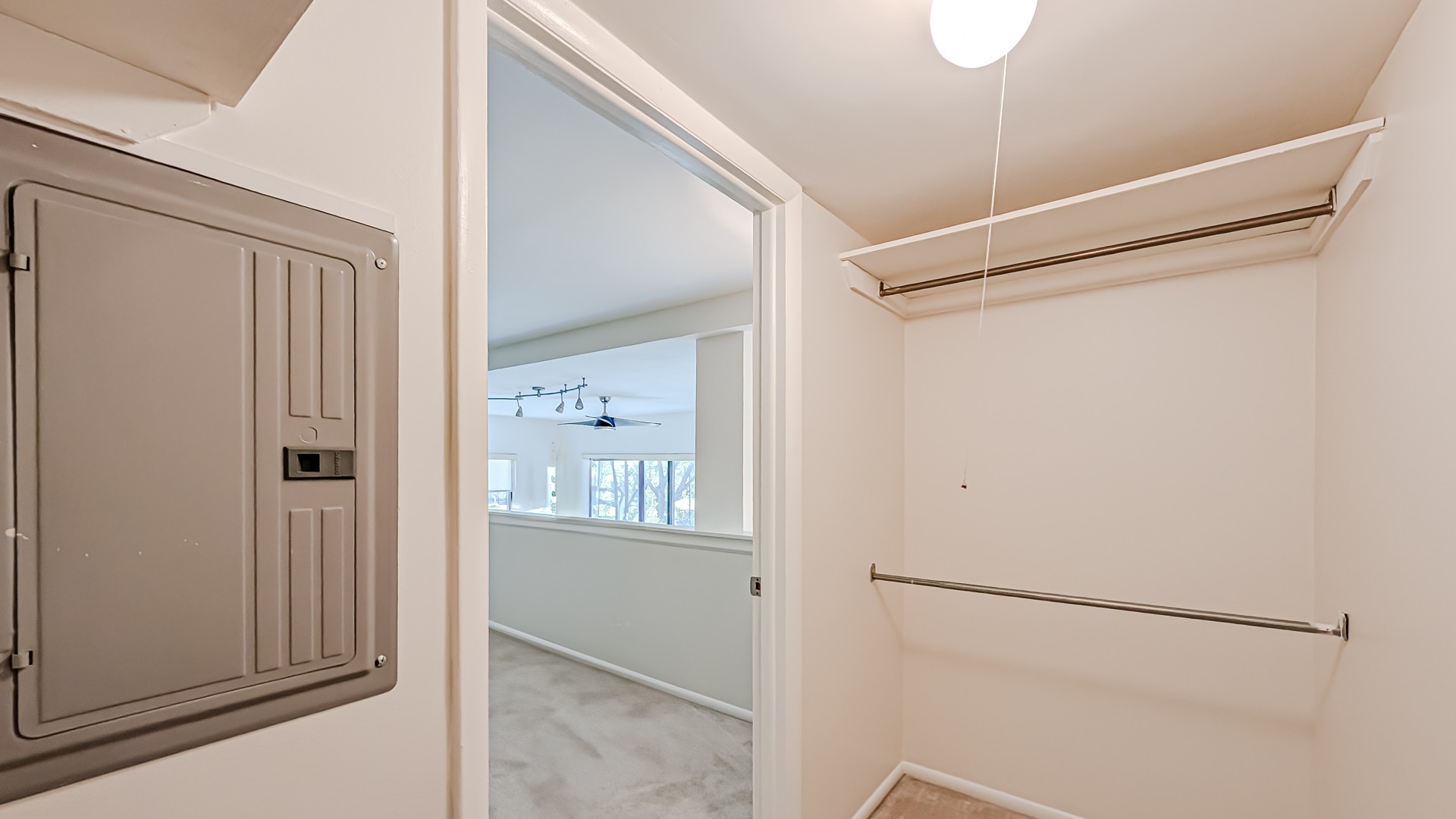 20 N Tower Road #1M, Oak Brook, IL 60523
