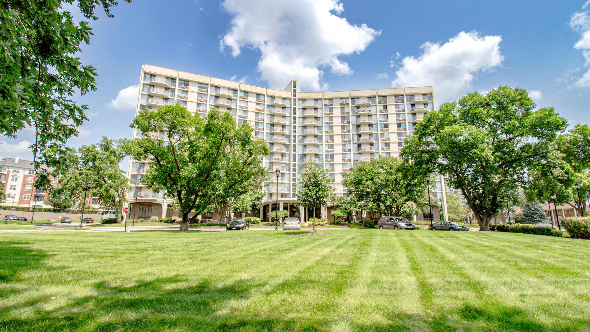 20 N Tower Road #1M, Oak Brook, IL 60523