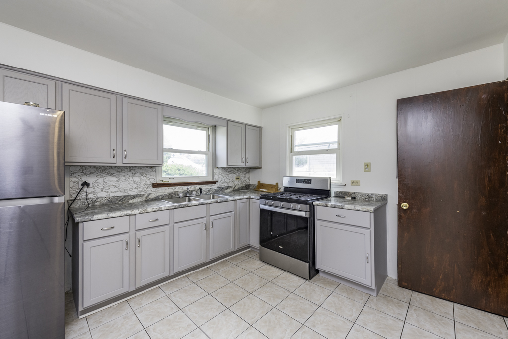 802 PINE Street, Waukegan, IL 60085