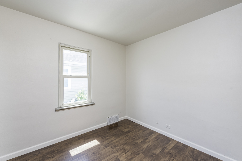 802 PINE Street, Waukegan, IL 60085