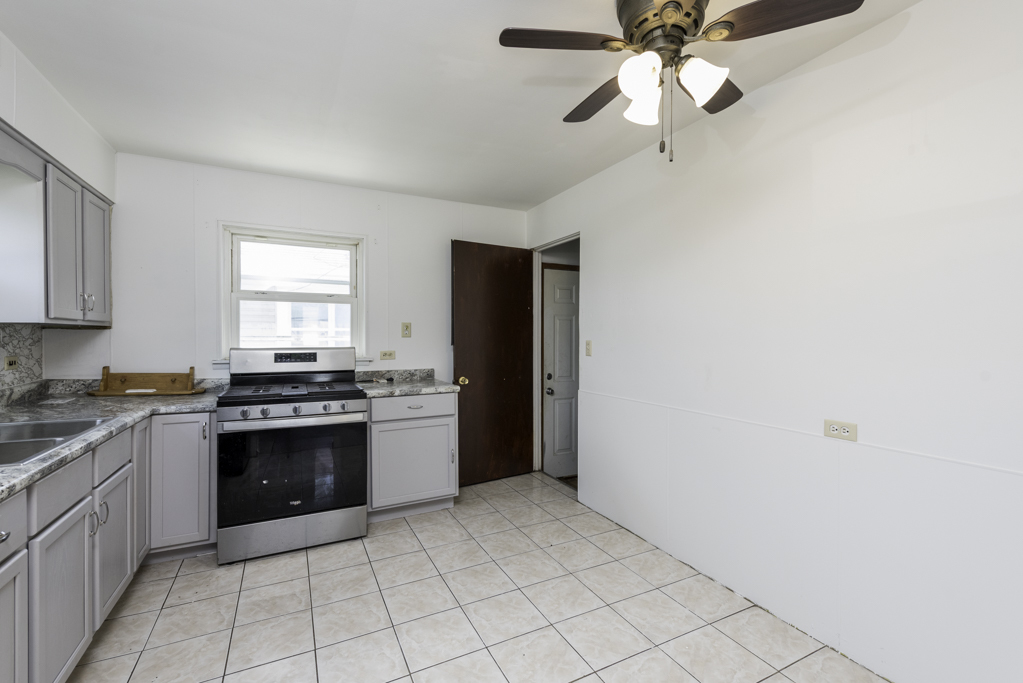 802 PINE Street, Waukegan, IL 60085