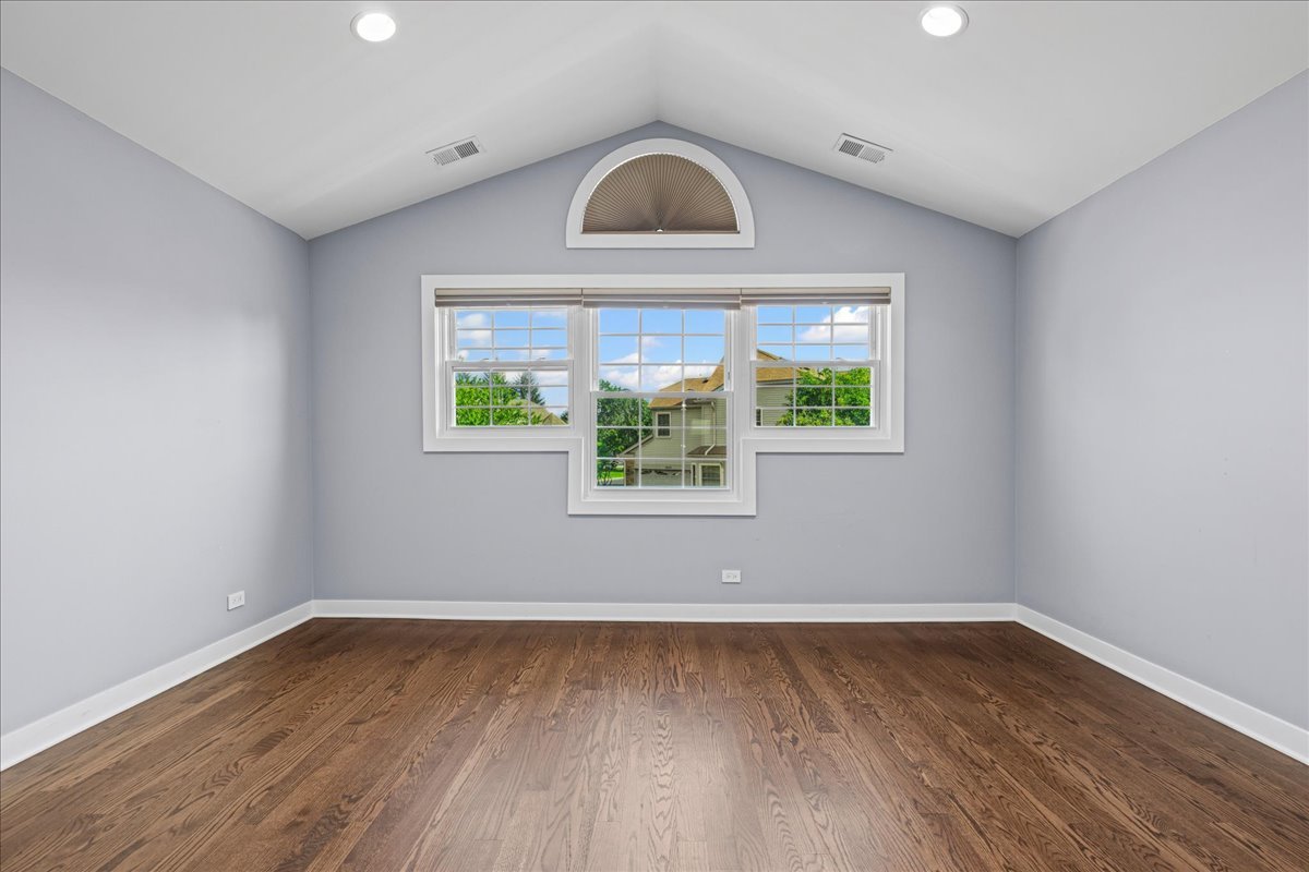 3056 N Daniels Court, Arlington Heights, IL 60004