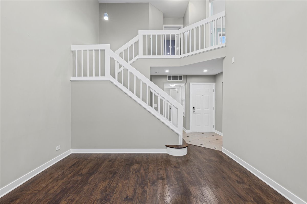 3056 N Daniels Court, Arlington Heights, IL 60004