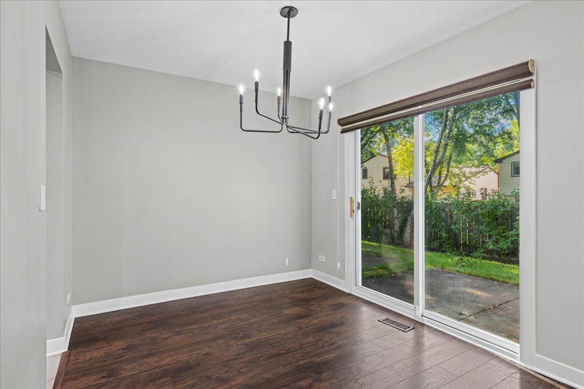 3056 N Daniels Court, Arlington Heights, IL 60004