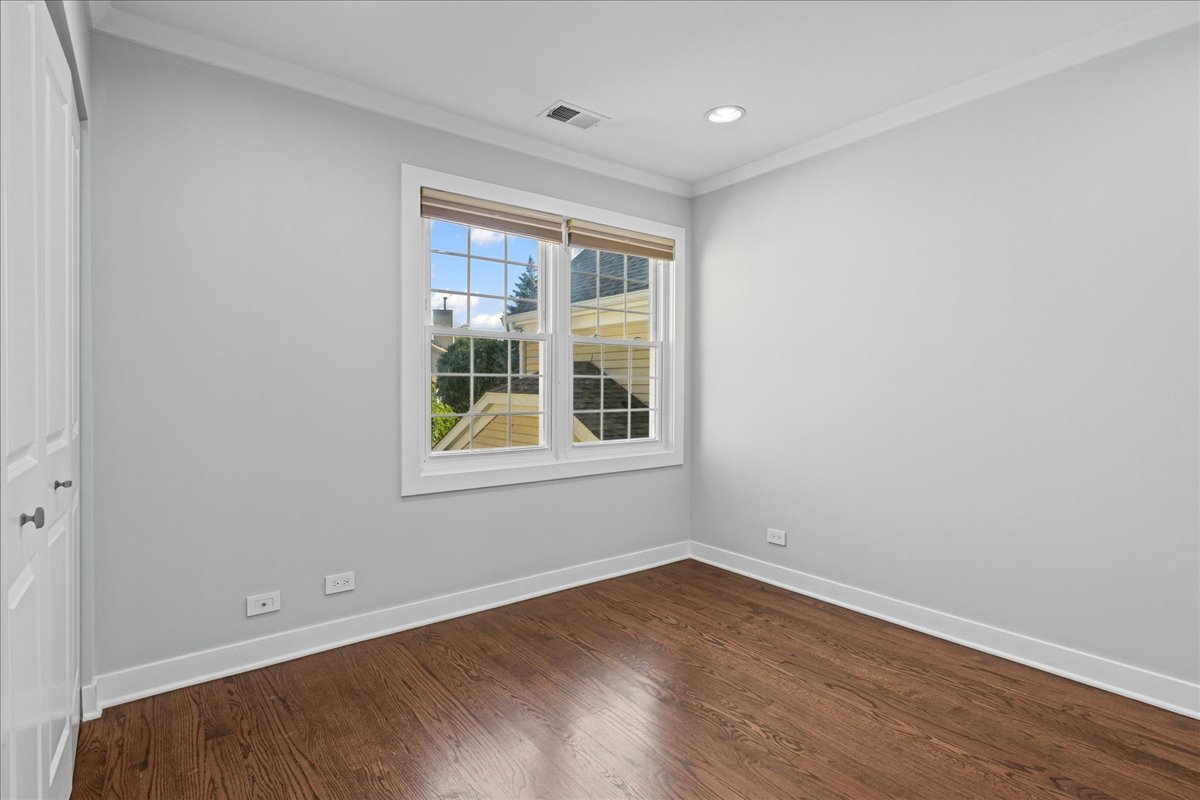 3056 N Daniels Court, Arlington Heights, IL 60004